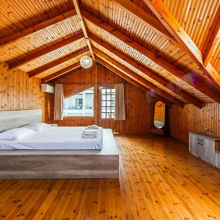 Seaview Spot By Pikhost *