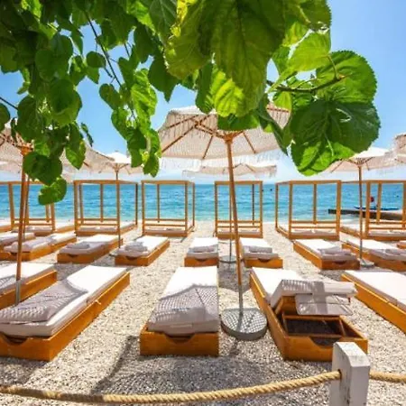 Seaview Spot By Pikhost Sarande